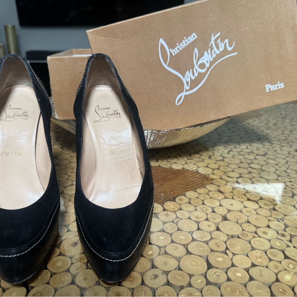 Christian Louboutin Décolleté Napa Black Pump 39.5